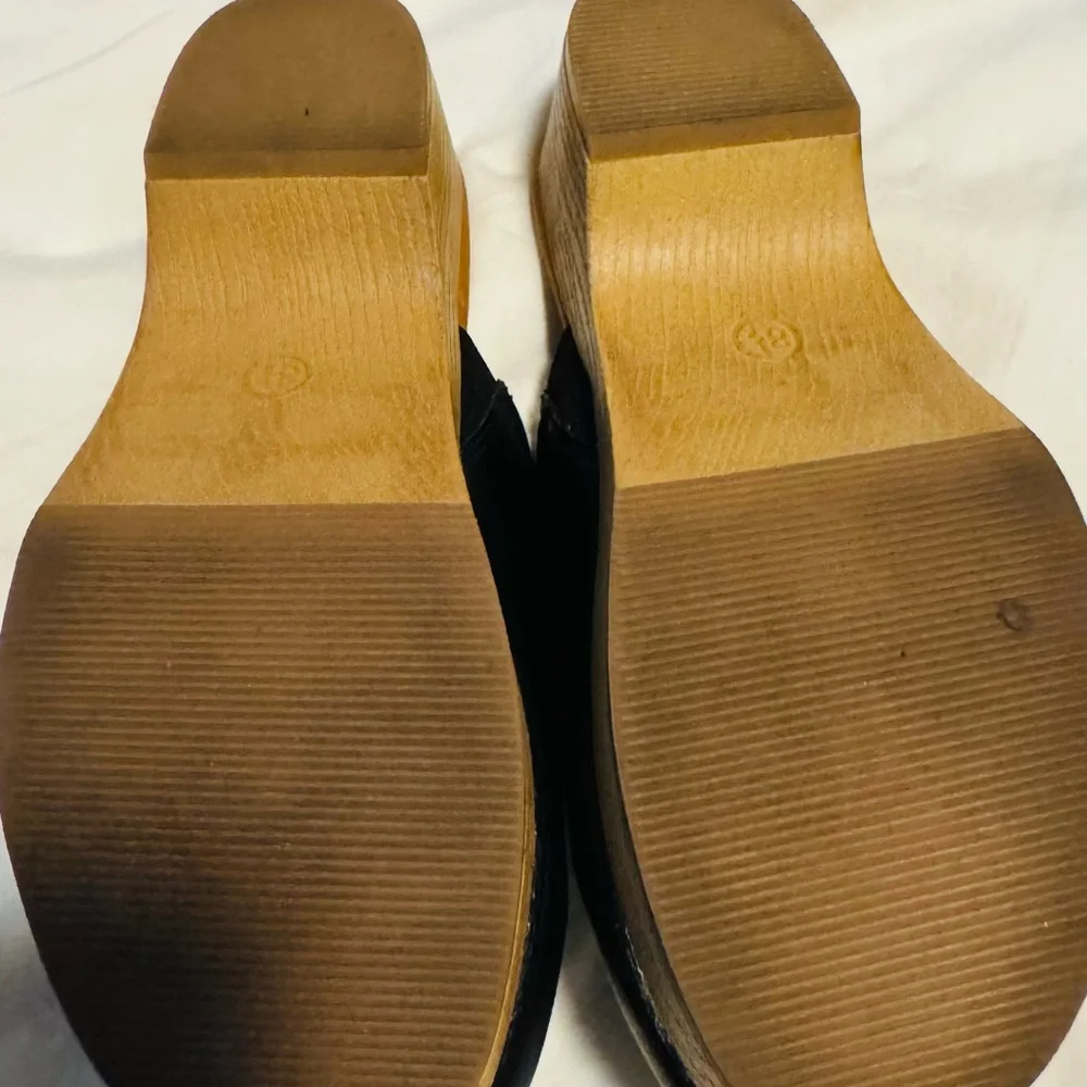 Comfortable Mules / Clogs - Picture 4 of 4